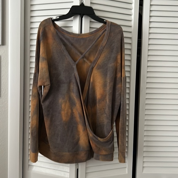 Top - Picture 2 of 3